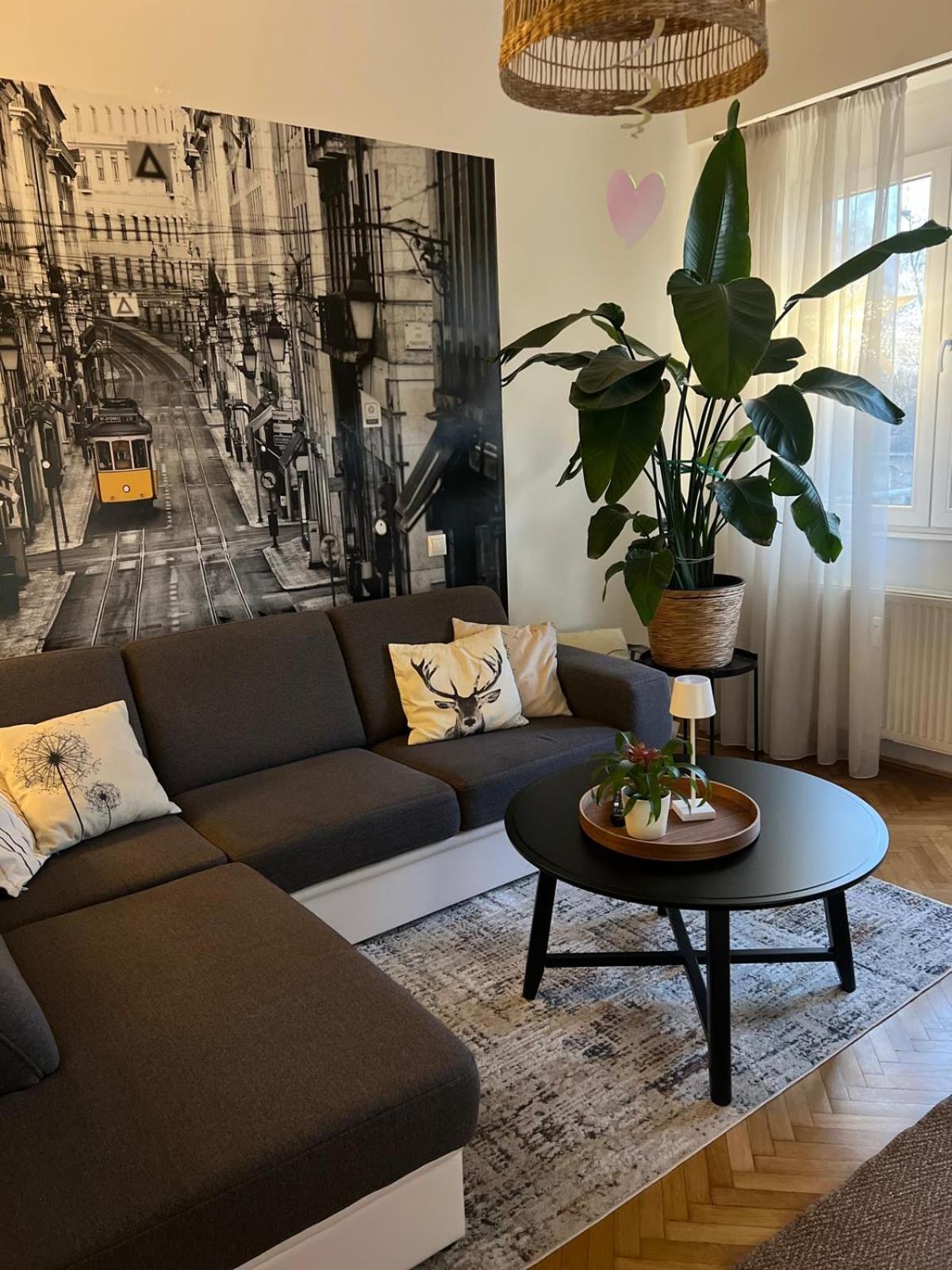 Apartament West
